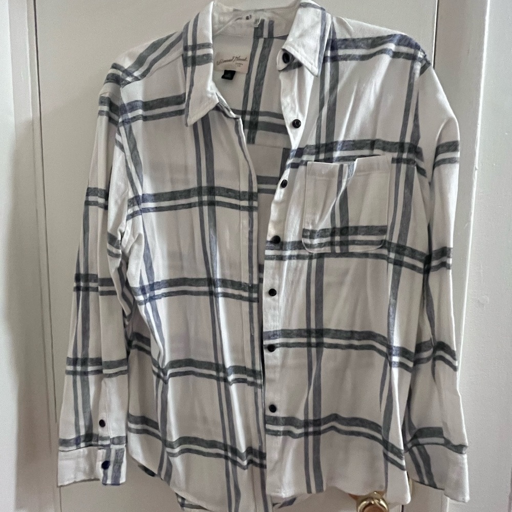 Universal threads button up
